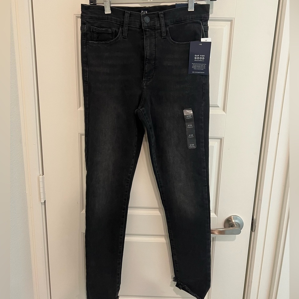 NWT Gap black jeans size 6 or 28